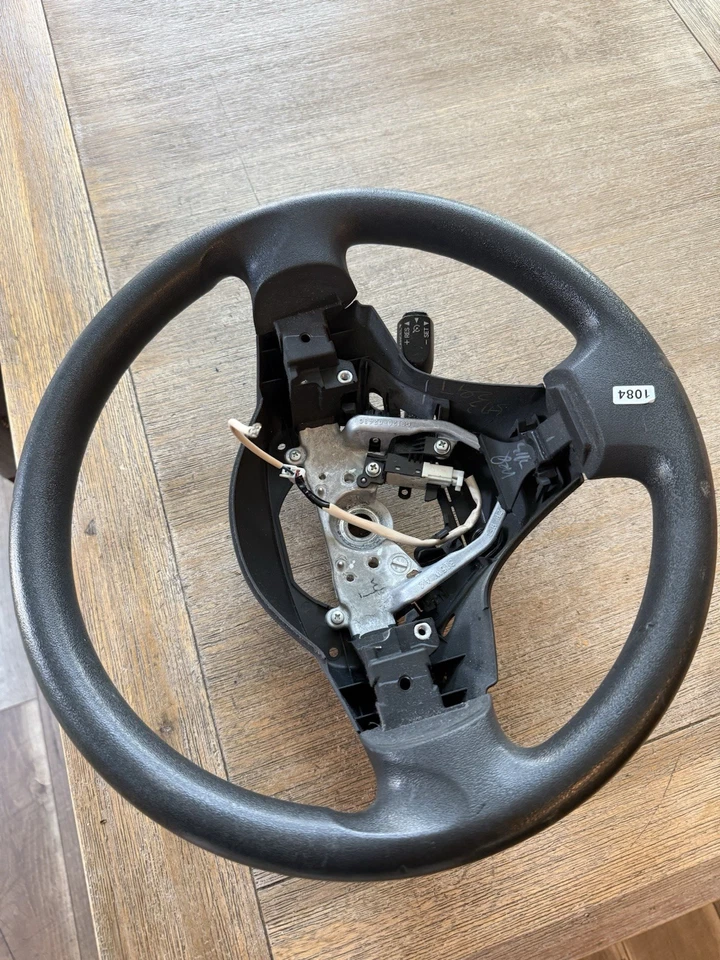 Toyota Yaris 2008 volante negro Foto 2 de 4