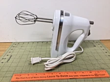 KitchenAid white 3-speed hand mixer unused model KHM3WH2