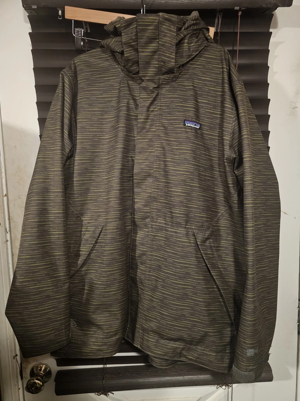 Patagonia Snowshot Jacket Men’s XL H2No Breathable Ski Snowboard Gray/Green EUC
Opens in a new windo