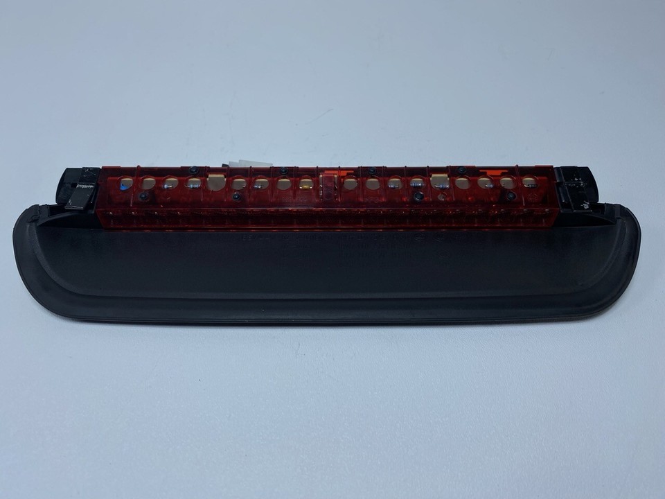 2009 2012 OEM BMW 328I REAR CENTER HIGH MOUNT THIRD BRAKE LIGHT