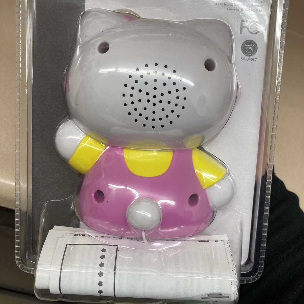 Rare Sealed 2004 Sanrio Hello Kitty AM/FM Radio KT2042 Vintage