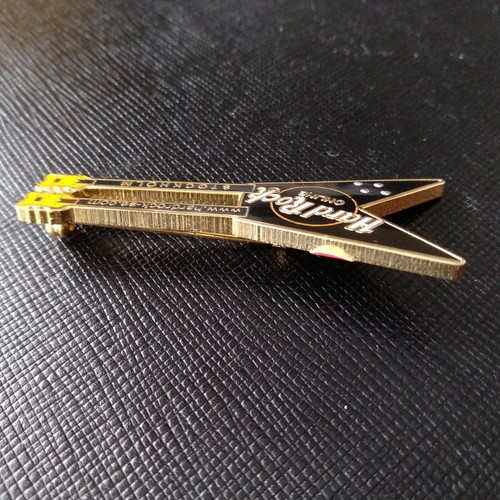 STOCKHOLM SWEDEN🇸🇪Hard Rock ONLINE®HRC PIN🎸BLACK V GUITAR www.hardrock-se.com - Picture 3 of 3