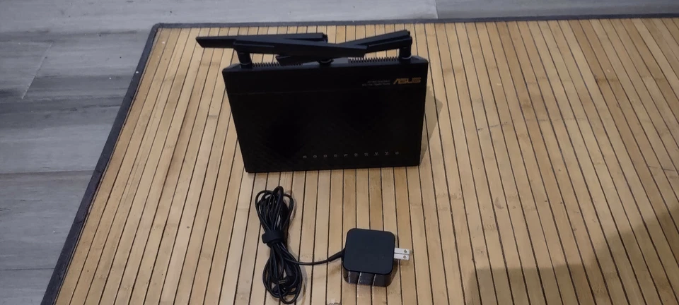 ASUS 1300 Mbps 4-Port 10-Megabit WiFi Router RTAC68P + Netgear EX-7300 Extender - Image 2 of 4