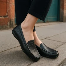 Walking Cradles Womens Loafers Black Leather 10N Cushioned Slip On Croc Embossed