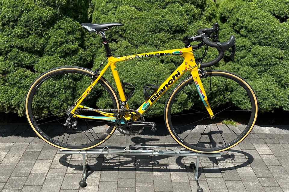 Bianchi Intenso Team Rynkeby on Campagnolo groupset - Bild 2 von 4