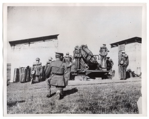 1939 Firing a Gun at British Artillery School 7x9 Original News Photo