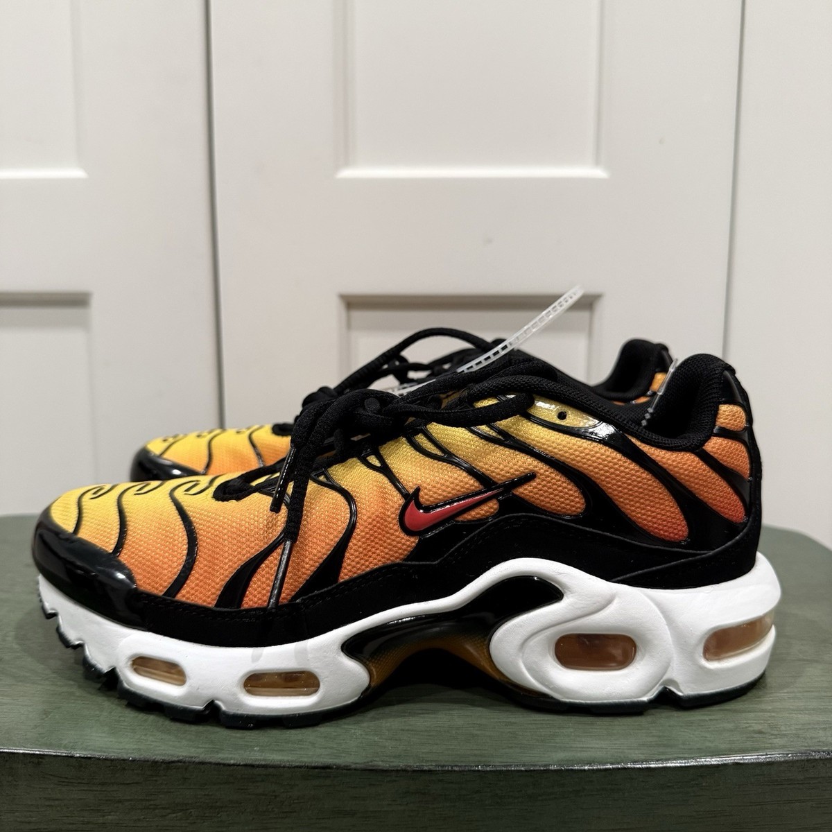 New Nike Air Max Plus Grade School "Sunset" Size 4.5Y CD0609-029 — product photo 1 of 5