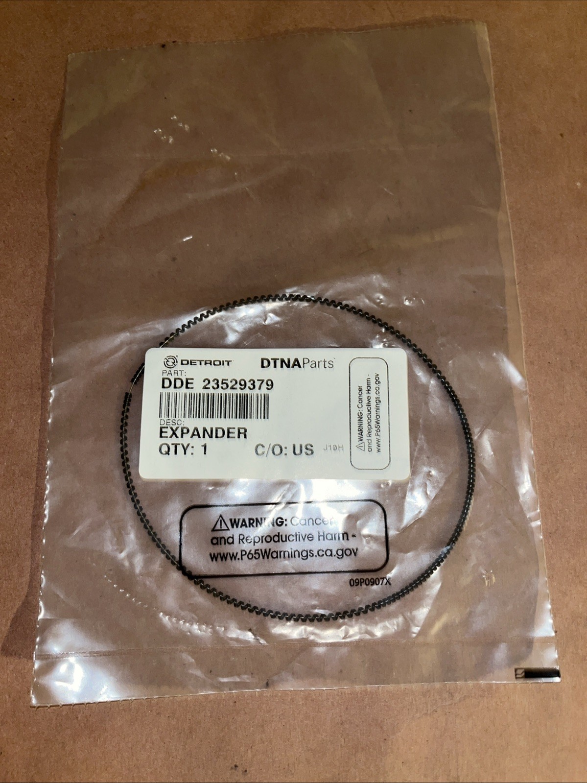 DETROIT DIESEL EXPANDER SPRING PISTON OIL S60 12L EPA04 23529379 | Parts Masters image 1