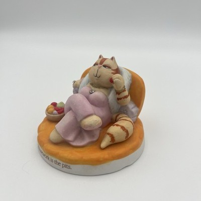 Vintage Applause Classy Cats Housework Is The Pits Cat Figurine 1984 Resin