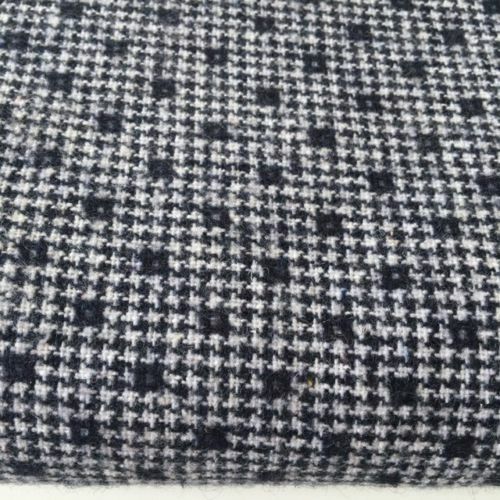612. Gris, 613. Tela roja de poliéster irregular. Precio por 1/2 metro - Imagen 6 de 6