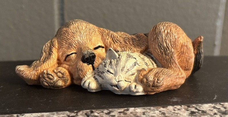 Vintage Sandicast Adorable Mini Puppy Dog Beagle (?) Tiger Cat Cuddling Figurine
