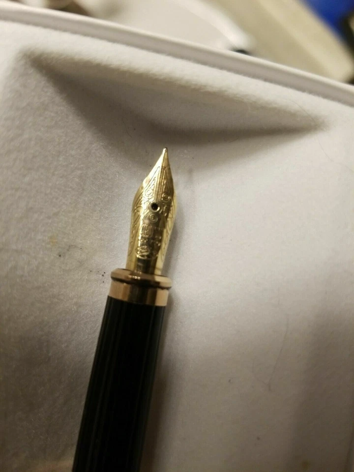  Cross Signature Fountain Pen  Black & Gold 18K Gold Medium Pt Pen New  In Box - Image 4 of 4