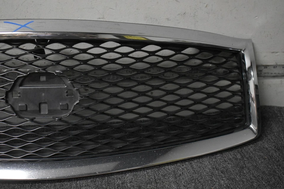 Parrilla delantera Infiniti Q70 2014-2016 OEM de fábrica Foto 3 de 4
