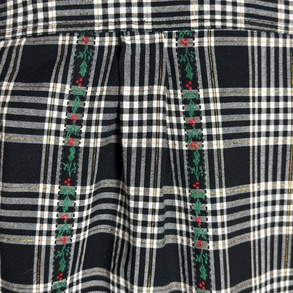 Basic Editions Holiday Plaid Button Down Shirt Em… - image 7