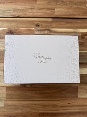 Geschenkbox Ayliva Tour 2025 VIP-Ticket Beige Gold Box