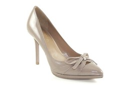 Elie Tahari Women's Roxie Classic Pumps Mushroom Euro Size 40