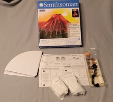 Smithsonian Earth Science Glow in the Dark Giant Volcano Kit/Model - New