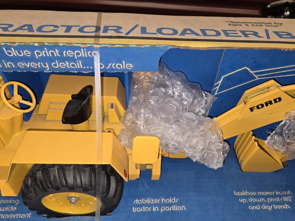 复古 1974 Ertl #820 巨型福特装载机和反铲全新 — 第 4/4 张图片