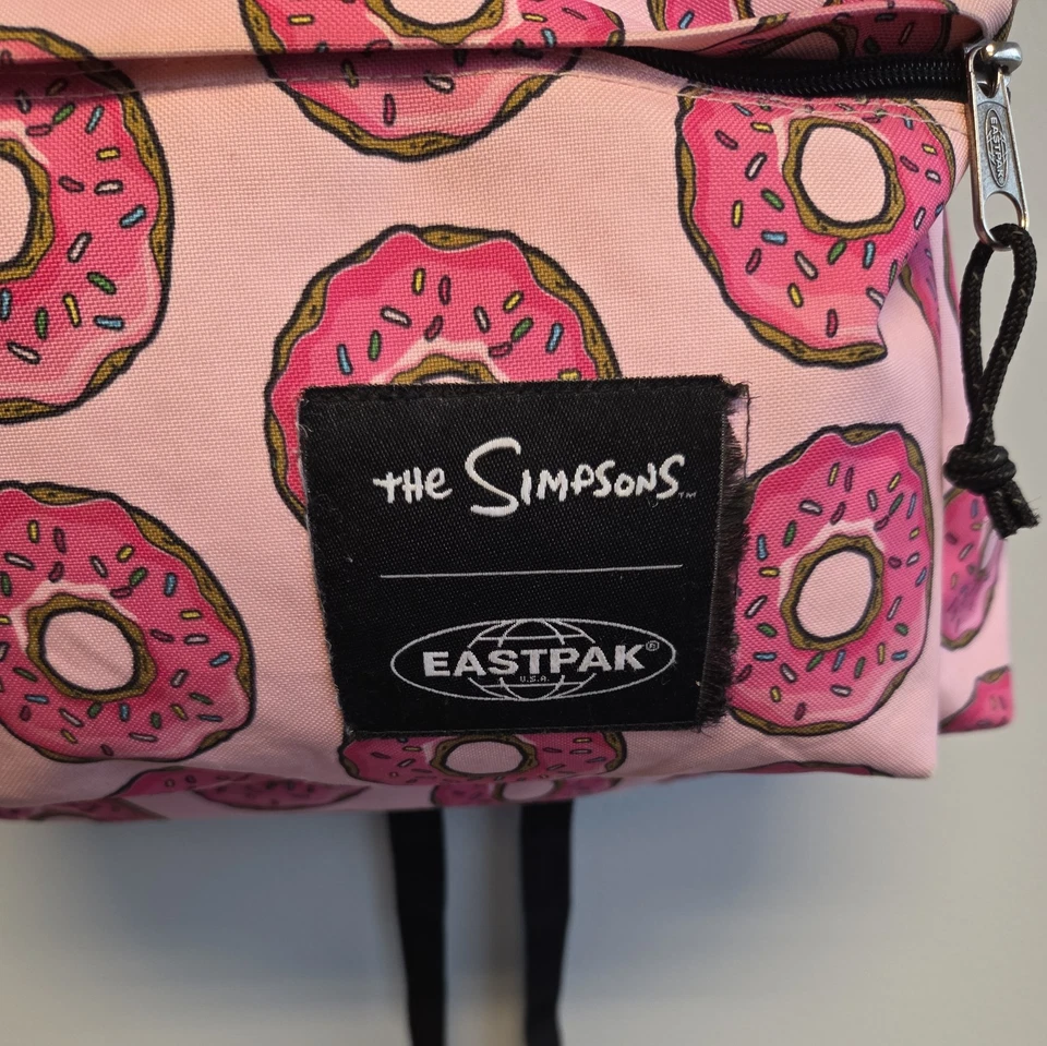 🔥 Mochila EASTPAK Os Simpsons Donut Polvilhado Homer Rosa ENCONTRADO RARO 🔥 - Imagem 2 de 4