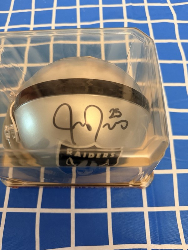 Oakland Raiders Signed Mini Helmet.Justin Fargas