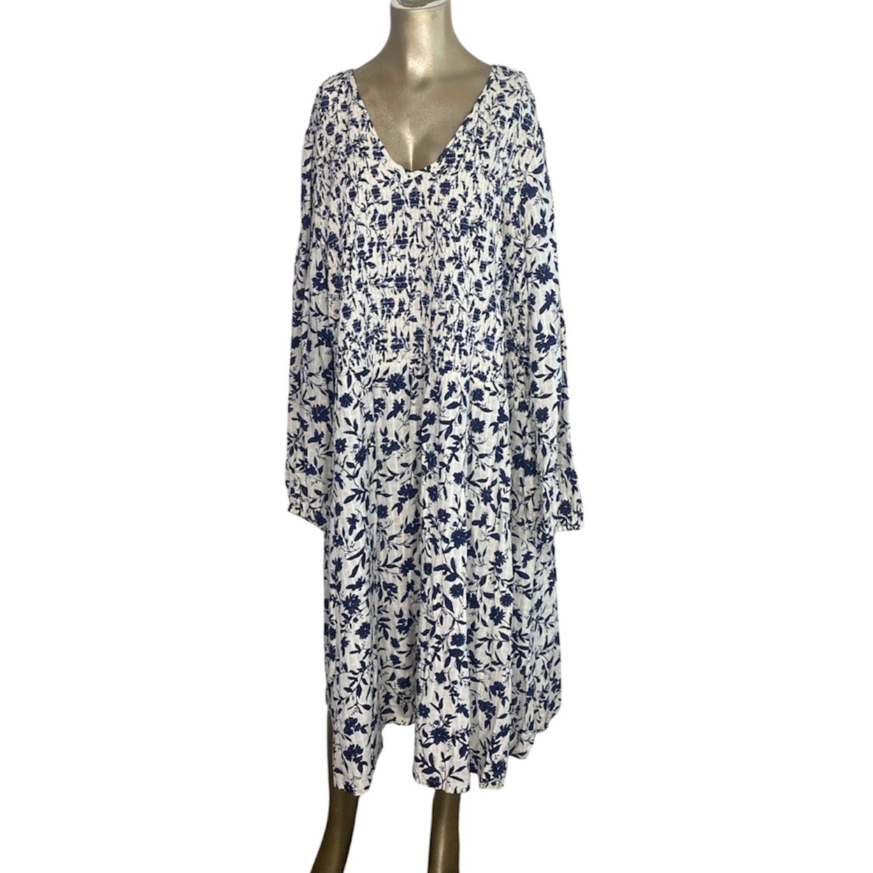 Old Navy Plus 4X Midi Dress Blue White Floral Smocked V-Neck Long Sleeve Rayon