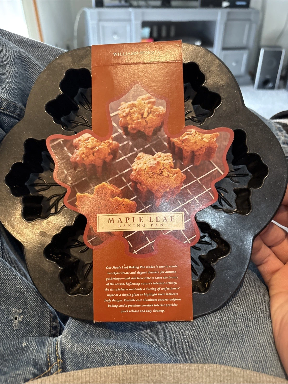 Maple Leaf Baking Pan 6 Cavities Non Stick Williams Sonoma by Nordic Ware