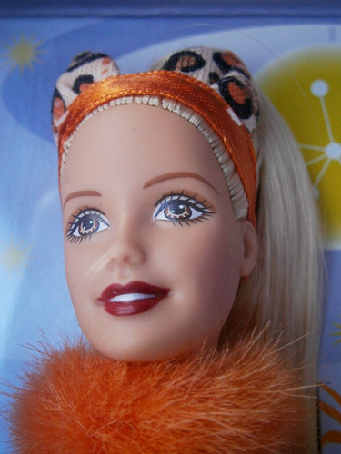 VINTAGE MATTEL 2002 HALLOWEEN BARBIE DOLL - #56284 MASKERADE PARTY - MEOW !!! - Picture 22 of 24