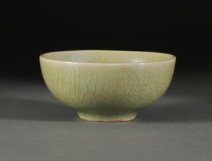 Chinese Rare Southern Song Dynasty Longquan Crackle-Glazed Petal-Molded Cup