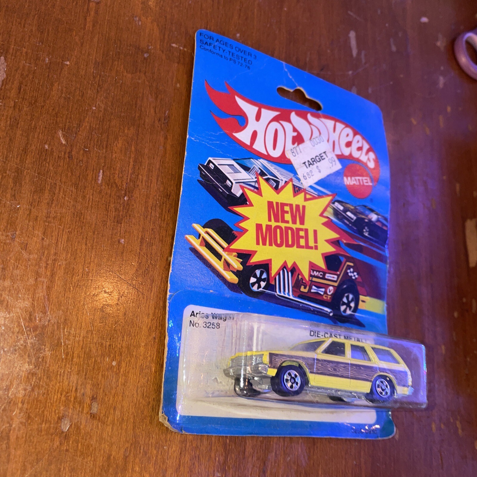 Hot Wheels Aries Wagon 3258 Yellow Chrysler Woody DieCast Hong Kong