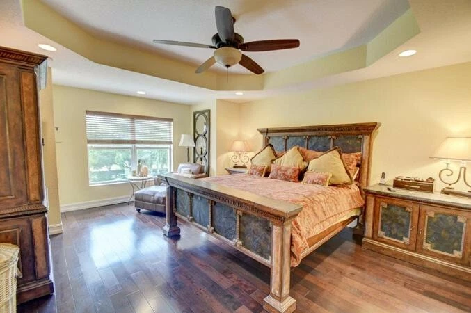 Juego de dormitorio Transitional Zen King Size, madera envejecida  Foto 2 de 4