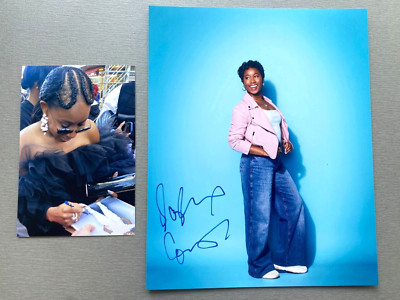SASHA COMPERE 'Single Drunk Fermale' In-person signed Foto 20x25 Autogramm +Foto