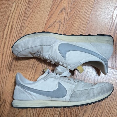 Nike Waffle Trainer 2 SE Men s Low Top Suede Lace-Up Sneakers White/Gray