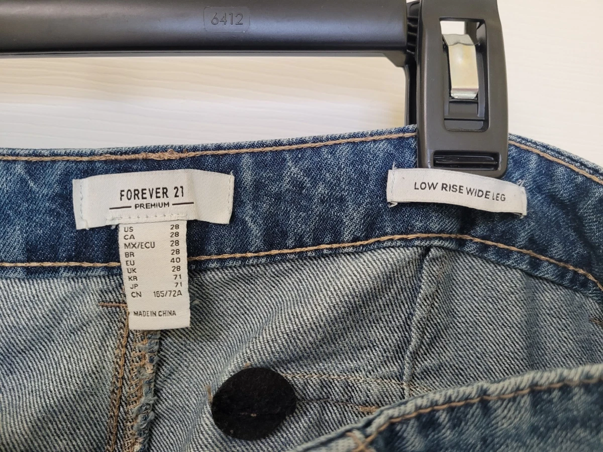 Jeans de mezclilla Forever 21, tiro bajo, pierna ancha. Talla 28