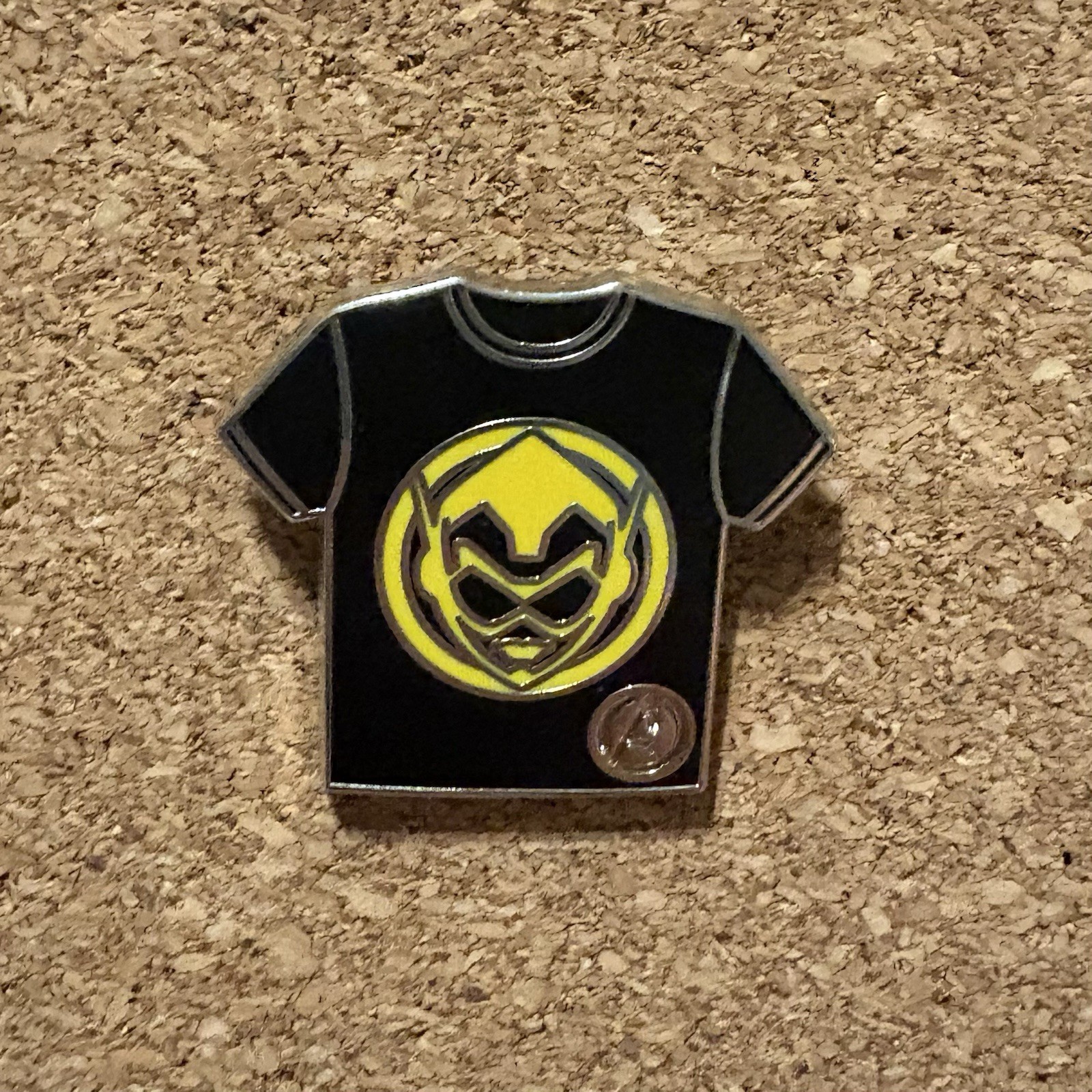 Disney Hidden Mickey Mystery 2024 Marvel Avengers T-Shirt Wasp Pin