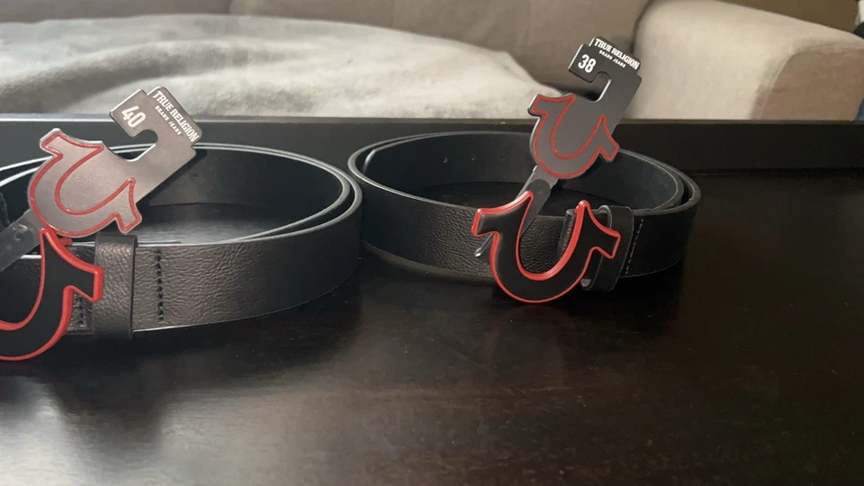 True Religion - Cinturón para hombre - Herradura esmaltada Indo-Sage - Negro/Rojo Foto 2 de 3