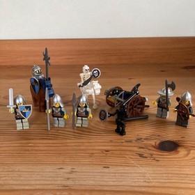 LEGO 7090 Castle Crossbow Attack Minifigures Knights and Skeleton Lot