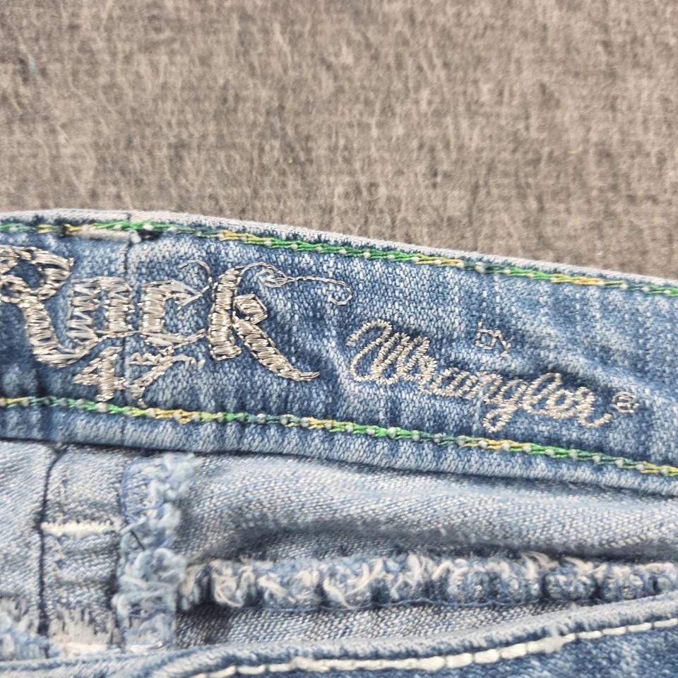 Pantalones de mezclilla Rock 47 by Wrangler para mujer lavado ligero tiro ultra bajo corte bota solapa bolsillos Foto 4 de 4