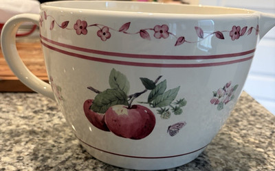 Pfaltzgraff Delicious Ceramic Mixing Bowl Apple Floral Microwave Dishwasher Safe