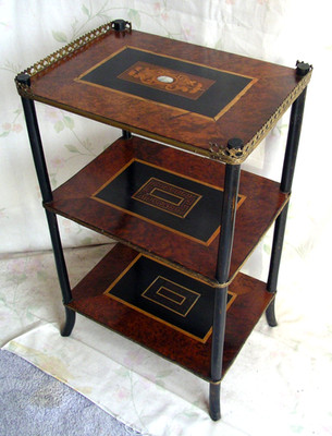 Frankreich Napoleon III Beistelltisch Etagerentisch Holz Intarsien Messing 1870