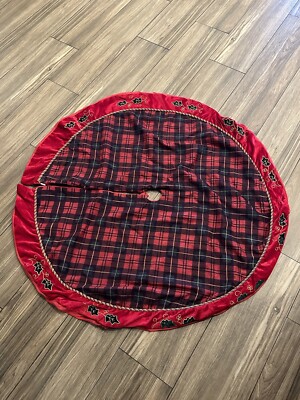 Christmas Skirt Plaid With Holly Ivy On Outside Trim With Hook And Loop Closure