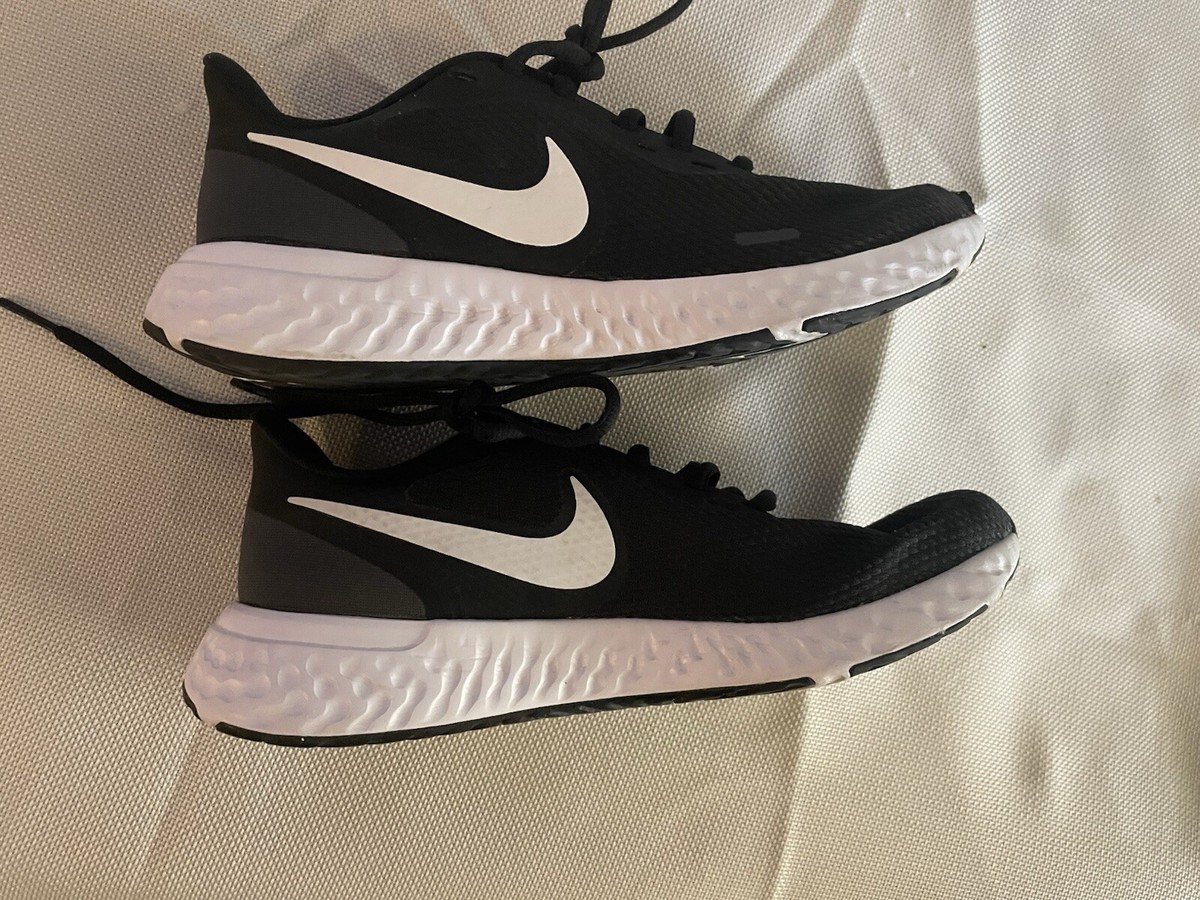 nike revolution 5 women's running shoes black and white
