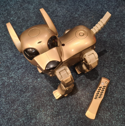 i - CYBIE ORIGINAL GOLD ROBOT DOG - BOXED. Untested - Picture 5 of 8