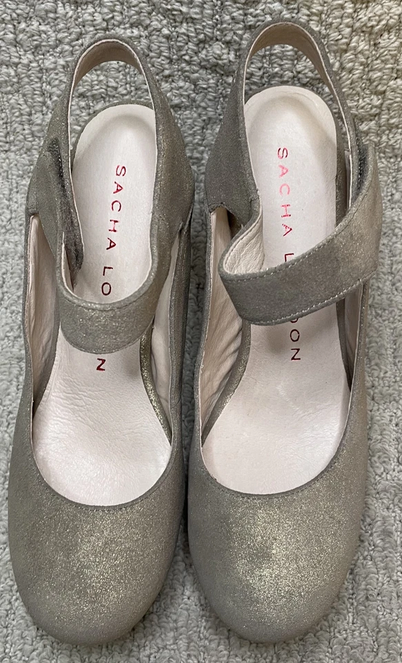 Bombas Vesta Sasha London de metal dorado CAJA 9,5 correa para el tobillo plataforma precio de venta sugerido por el fabricante 200 USD Foto 3 de 4