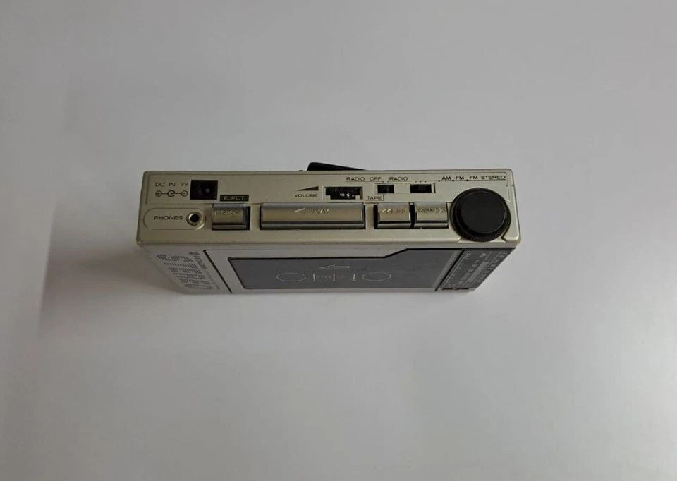 Radio casete estéreo Hitachi CP 200R FM AM de colección  Foto 2 de 4