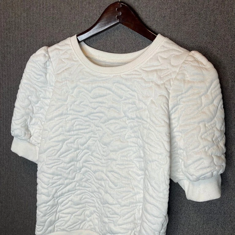 Nine West Sweatshirt Women's Small White Shortsleeve Embroidered Puff Quilted  - Image 2 of 4