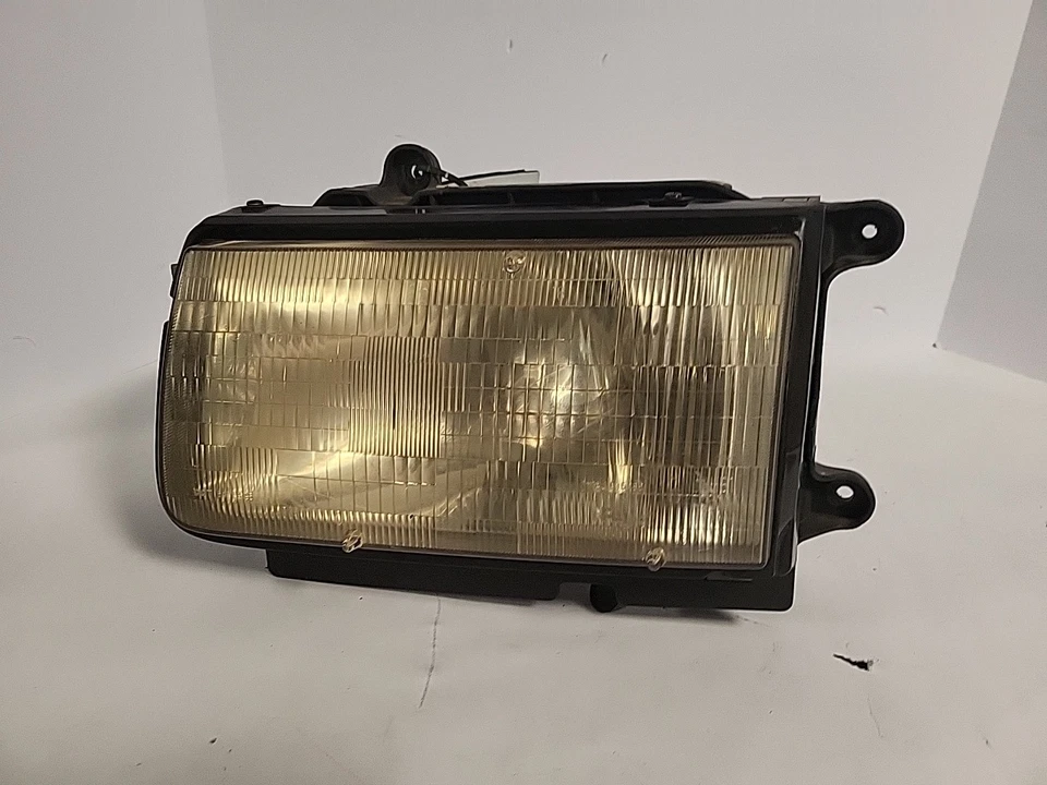 1998 - 1999 Isuzu Amigo Front Left Driver Side Headlight Assembly. PP2 - Image 2 of 4