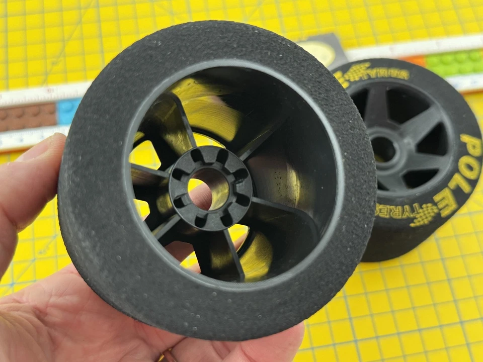 Pole Tyres 1150 Gummi IN Schwamm + Kreis Post 1:8 (2pz) Modell - Bild 2 von 4