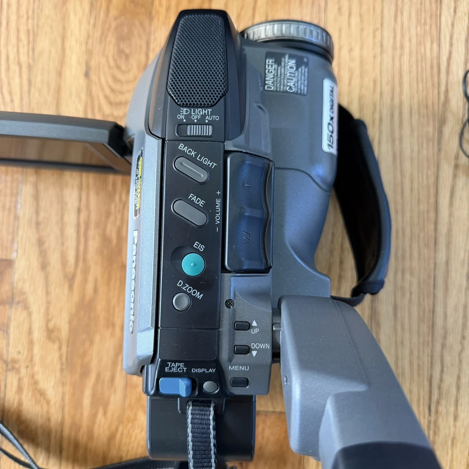 Panasonic PV-L650D PalmSight Palmcorder VHS-C Video Camera Camcorder Untested - Image 4 of 4