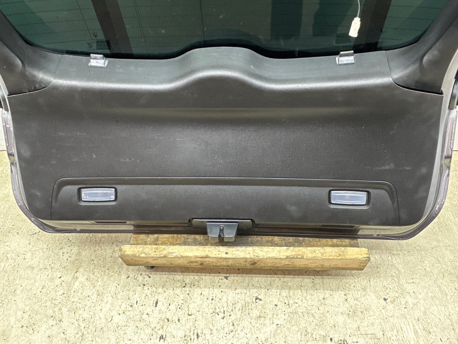 2017 - 2020 MASERATI LEVANTE M161 OEM TRUNK LID LIFTGATE *LESS LAMPS/DETAILS*
