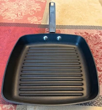 9.5" Square Grill Pan Nonstick with Handle